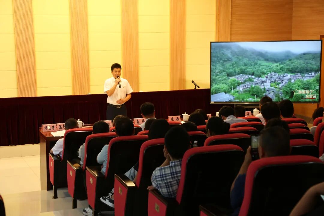 省委金融办机关举办“践行正确政绩观 凝心聚力促发展”演讲比赛